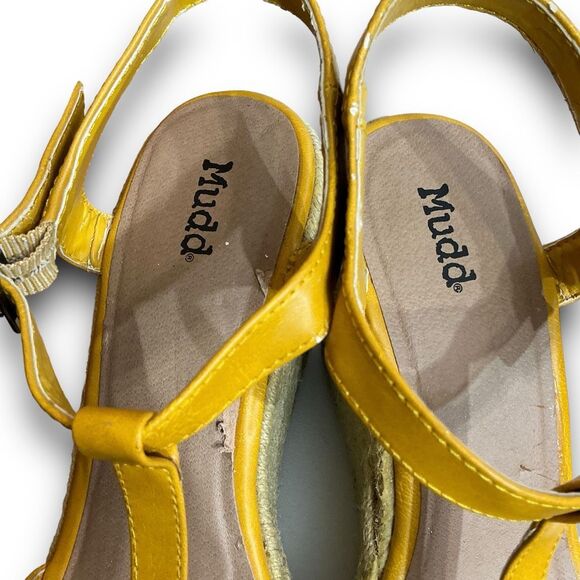 Mudd Yellow Wedge Sandals - Picture 12 of 14